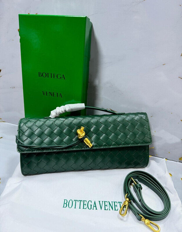 

Bottega Veneta Woven Leather Clutch Bag Model 9901