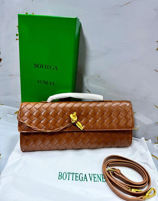 

Bottega Veneta Woven Leather Clutch Bag Model 9901