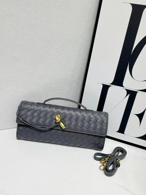 

Bottega Veneta Woven Leather Clutch Bag Model 9901