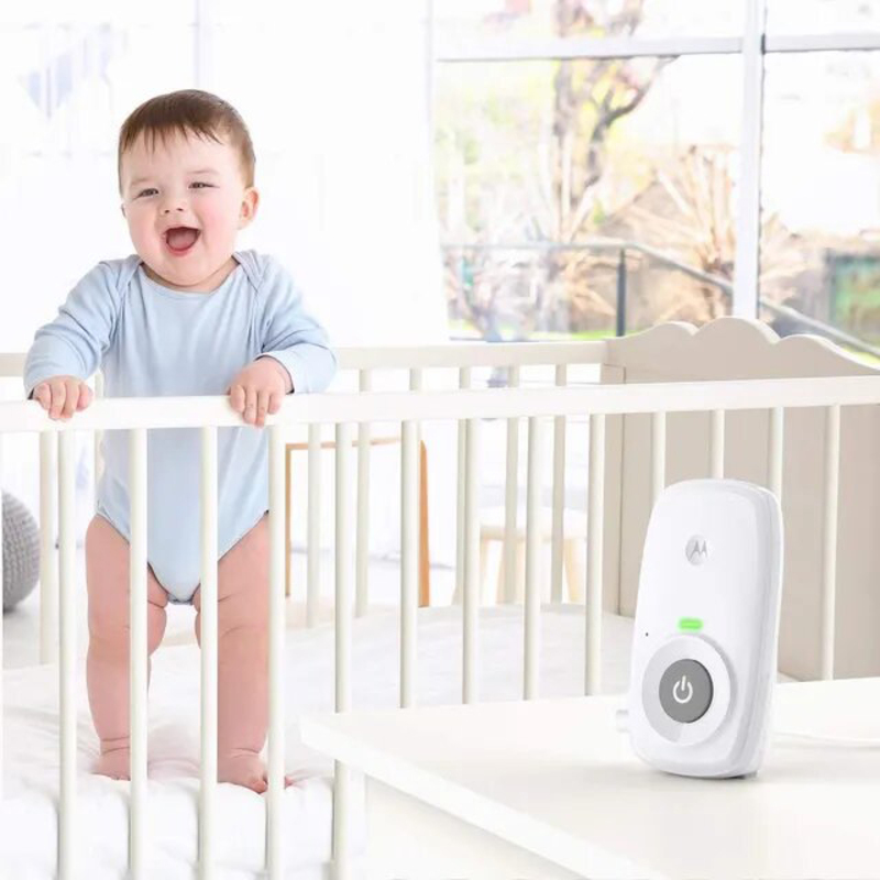 Motorola Step-Up Digital Audio Baby Monitor with Room Temperature Display, White