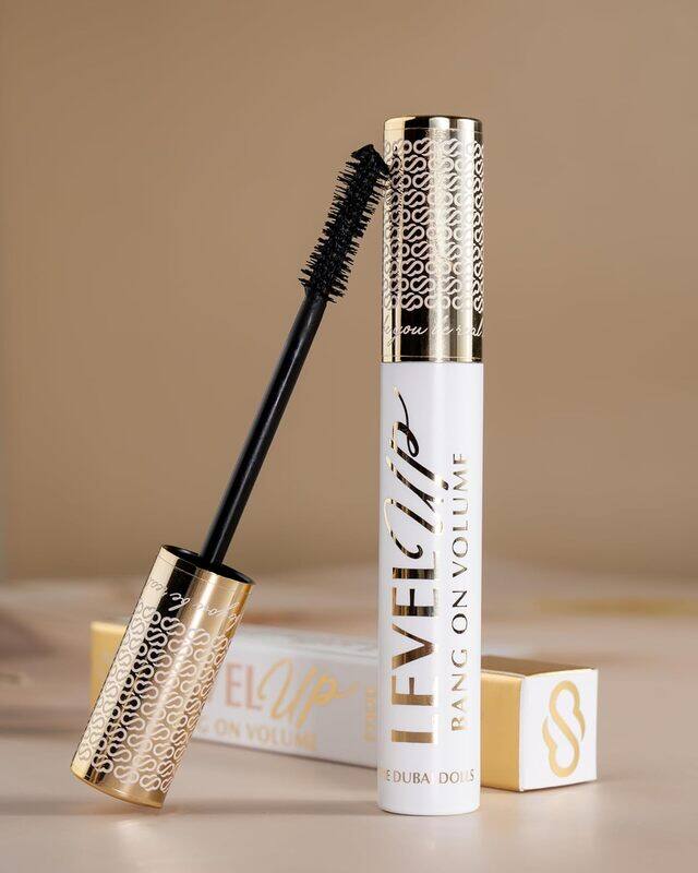 

The Dubai Dolls Level Up Bang On Mascara, Ultra-Black, Volumizing & Waterproof, Clump-Free, Smudge-Proof Lush, Lifted Lashes with No Falsies Needed