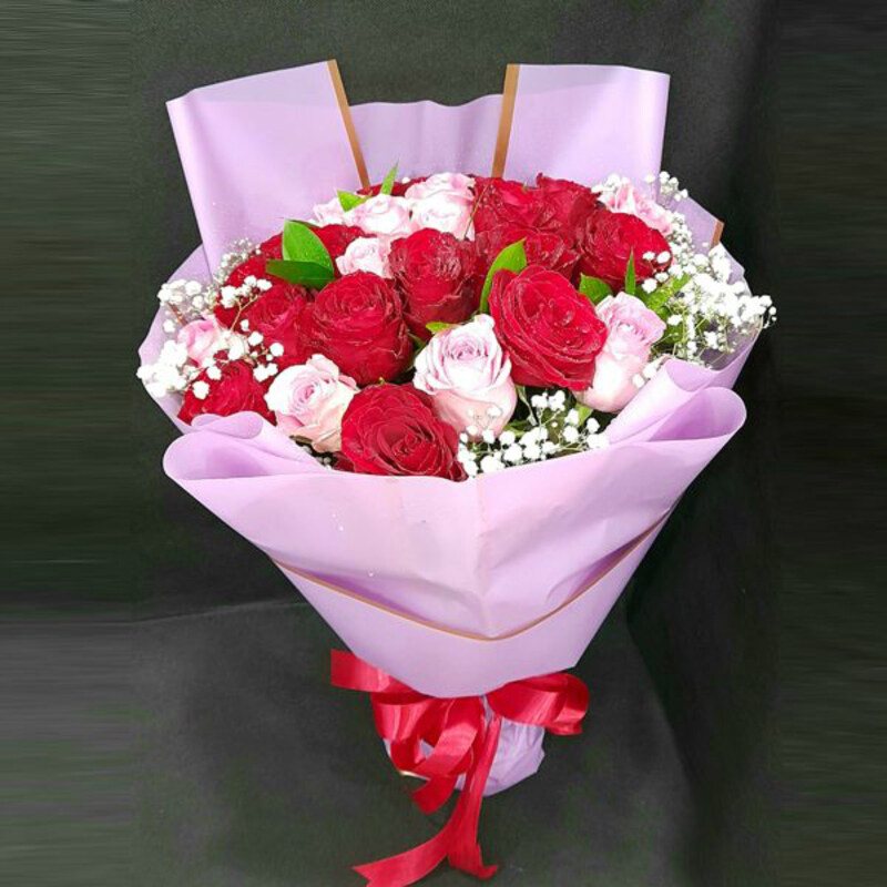 

Carmel Flowers Divine Mix Bouquet, Red/Pink