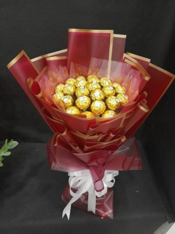 

Carmel Flowers Royal Exquisite Bouquet, 24 Pieces