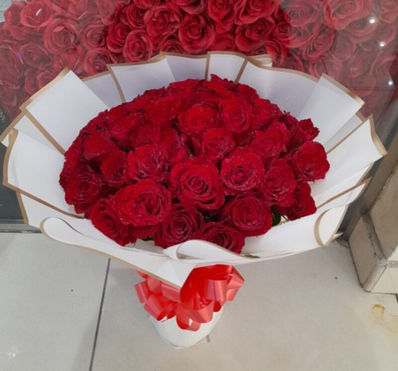 

Carmel Flowers Royal Jumbo Bouquet, Red