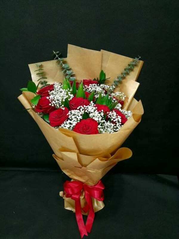 

Carmel Flowers Red Splendour Bouquet, Multicolour