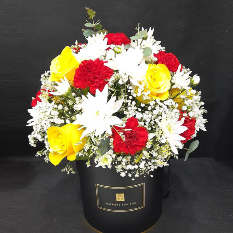 

Carmel Flowers Exquisite Mix Box, Multicolour