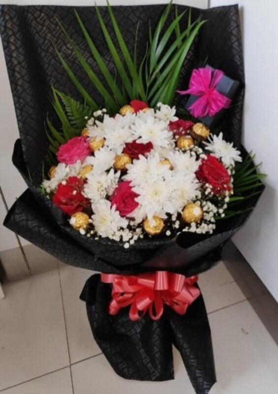 

Carmel Flowers Luxury Mix Bouquet, Multicolour