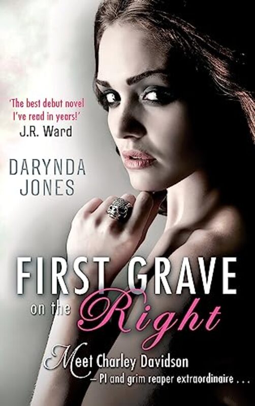 

First Grave On The Right by Darynda Jones-Paperback