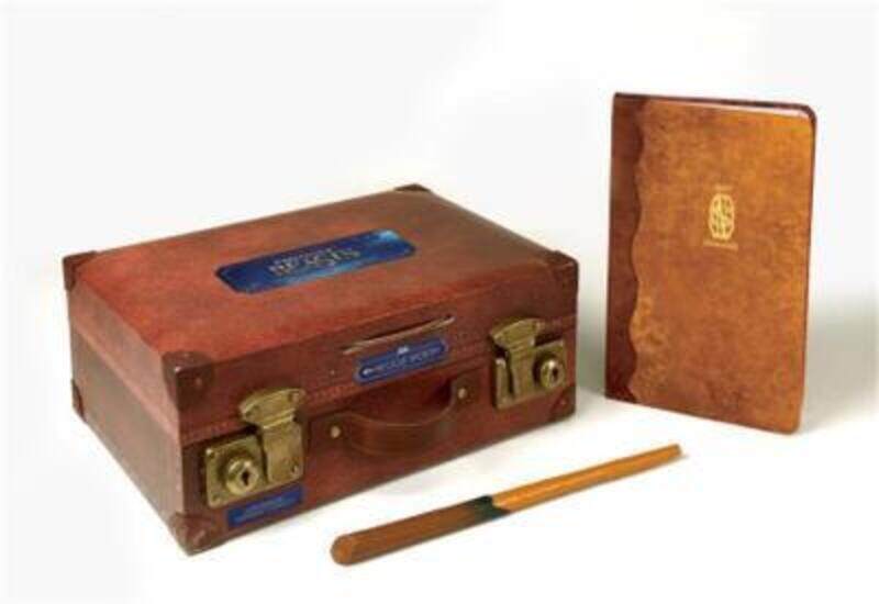 

Fantastic Beasts: The Magizoologist's Discovery Case.paperback,By :Donald Lemke