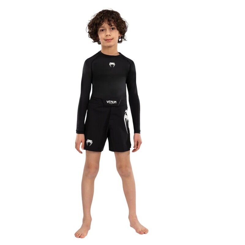

VENUM LIGHT KIDS FIGHTSHORTS BLACK 8 YRS