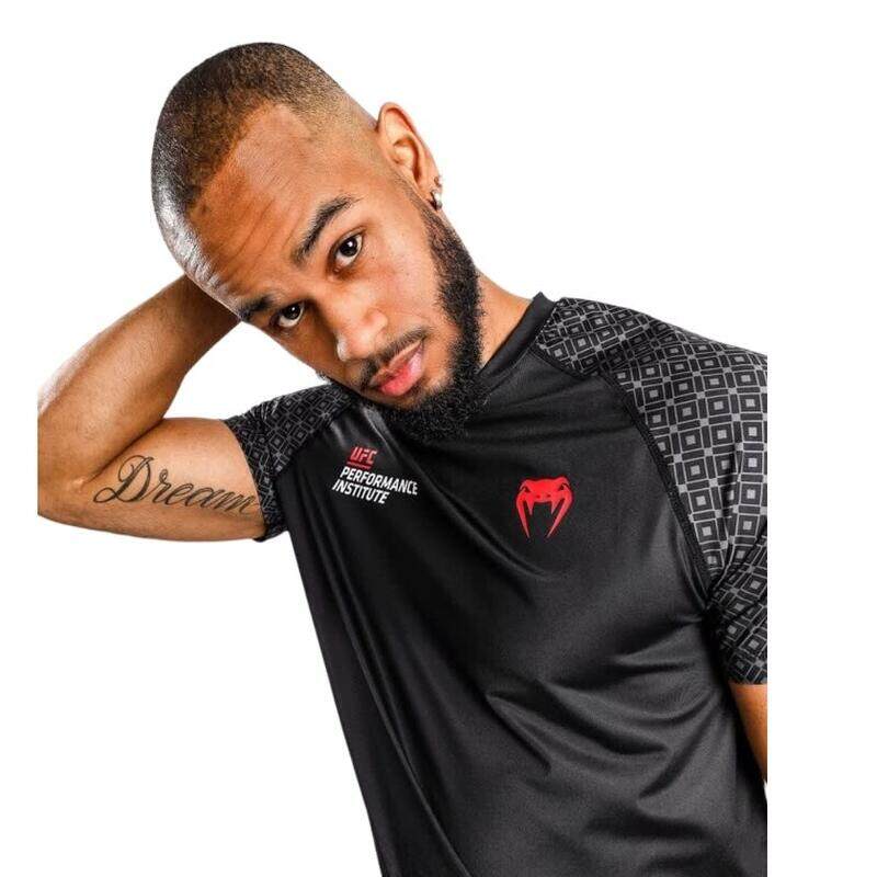 

UFC VENUM PERFORMANCE INSTITUTE 2.0 MENS DRY-TECH SHIRT BLACK/RED SMALL