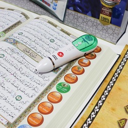 The reading pen with the Holy Quran, large size, 16 GB, 20/28 cm.