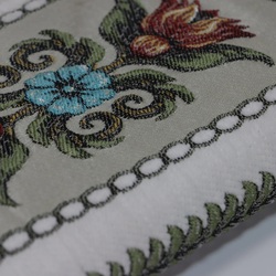 Embroidered silk cover to save the Quran