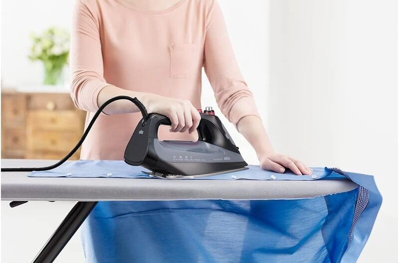 Braun TextStyle Steam Iron SI 9281 BK first 3D BackGlide soleplate, 3100 W, 330 ml tank, Auto Shut off. Smart iCare Mode