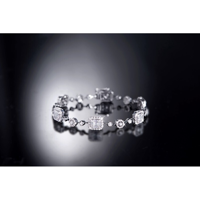 Liali Jewellery Emerald Cut 18K White Gold Designer Bracelet for Women with 240 Diamond, Silver