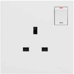 Schneider Electric Switched socket, AvatarOn C, 13A 250V, 1 gang, white - Pack of 5