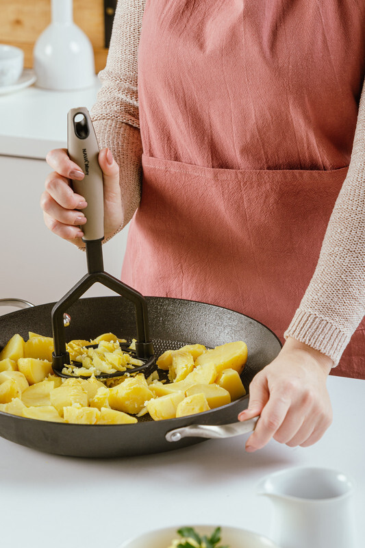 Nava Potato masher Misty 27cm