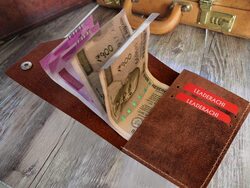Leaderachi Genuine Leather RFID Protected Premium Oliver Minimilist Wallet for Men, Brown