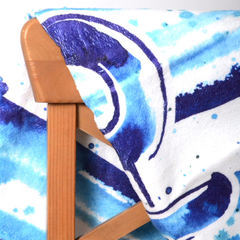 انيموس منشفة للشاطئ منقوشة, أزرق/أبيض
