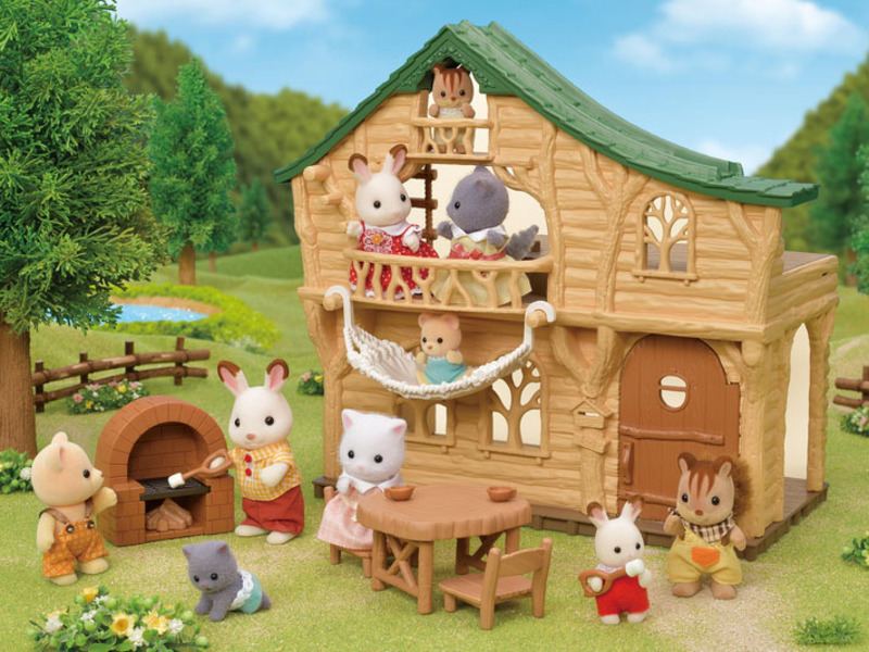 Epoch Sylvanian Family Lakeside Lodge, 11 Pieces, Ages 3+, Multicolour