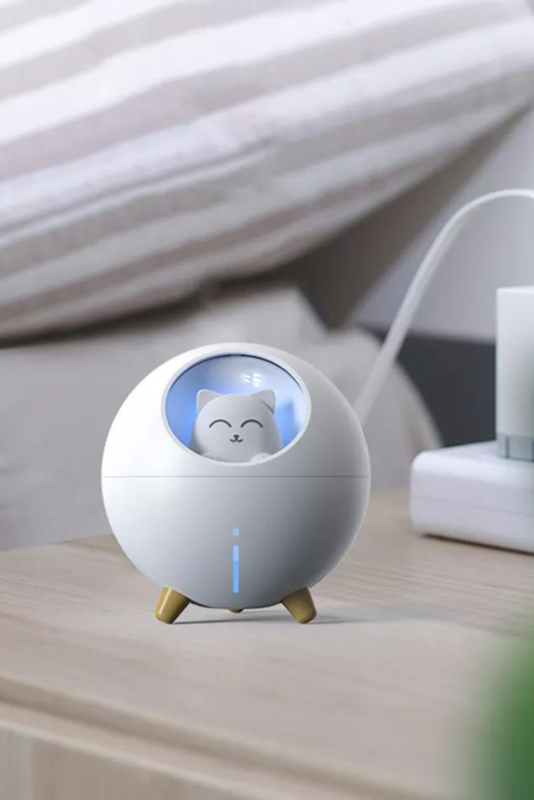 WhiskerBreeze Green Cat Humidifier: Playful Moisture and Refreshing Comfort